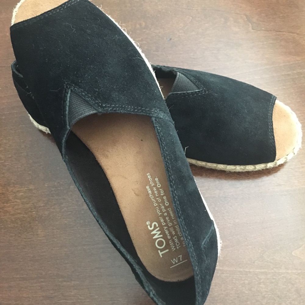 NEW TOMS Suede Open Toe Blk  Espadrilles